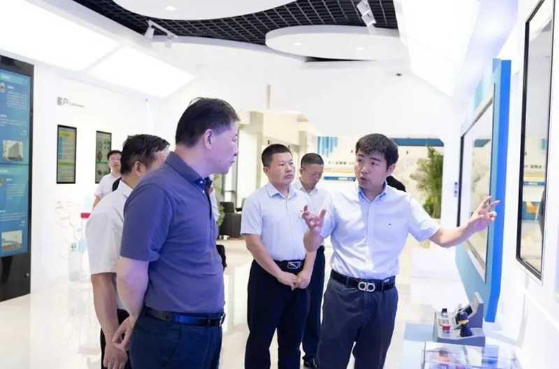 徐州市副市長高圣華至徐工漢云調(diào)研工業(yè)互聯(lián)網(wǎng)實施成果